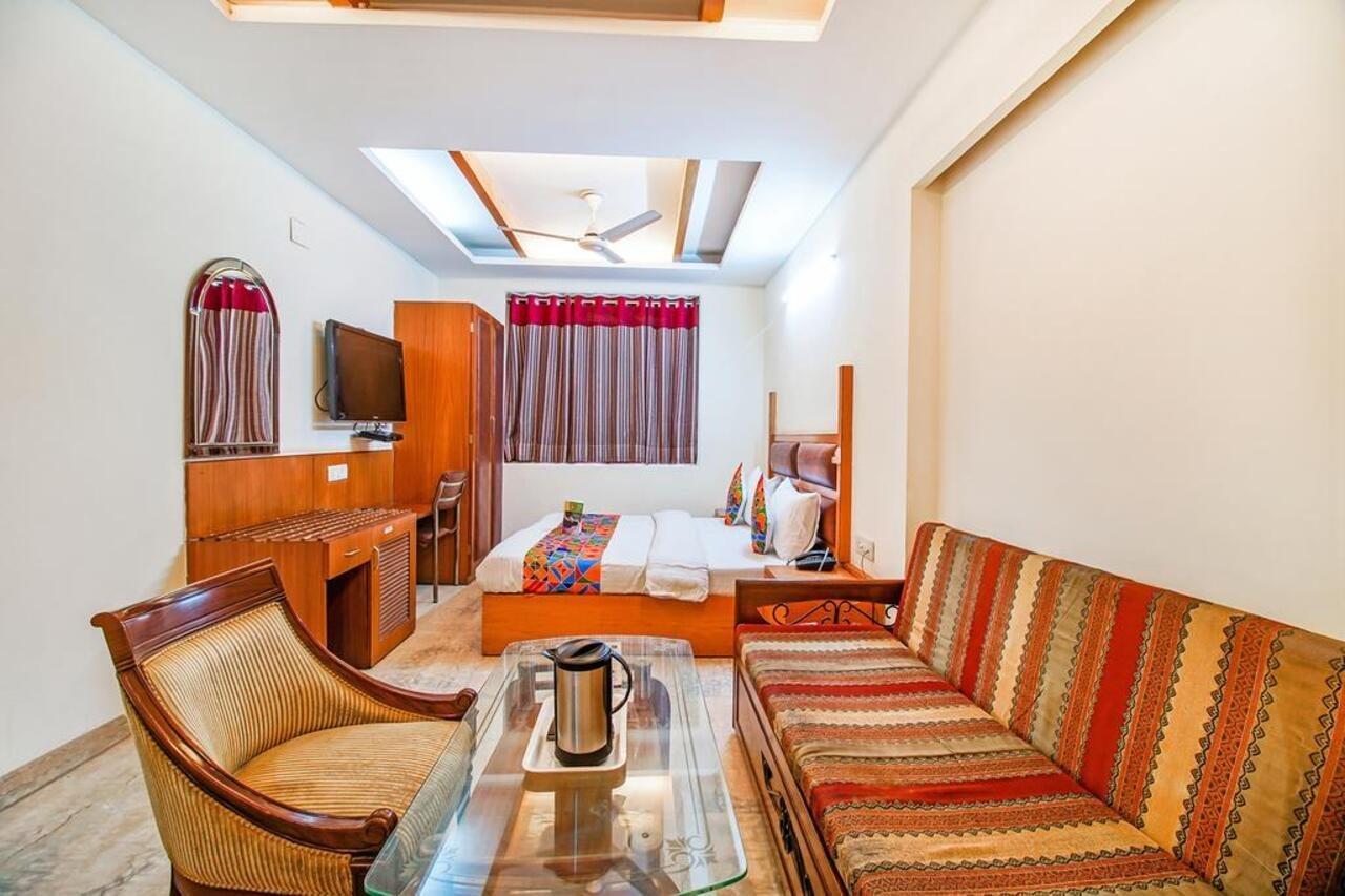 Fabhotel Ashu Palace Karol Bagh Делхи Екстериор снимка