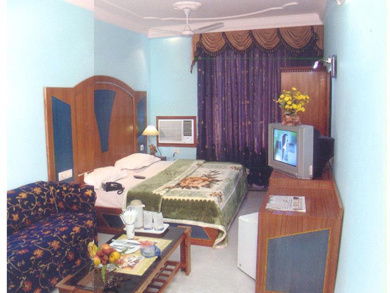 Fabhotel Ashu Palace Karol Bagh Делхи Екстериор снимка