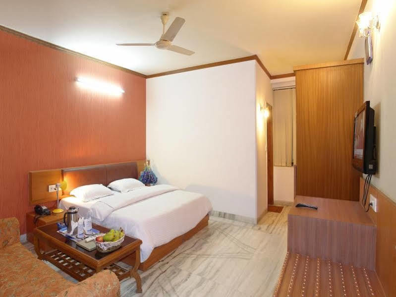 Fabhotel Ashu Palace Karol Bagh Делхи Екстериор снимка