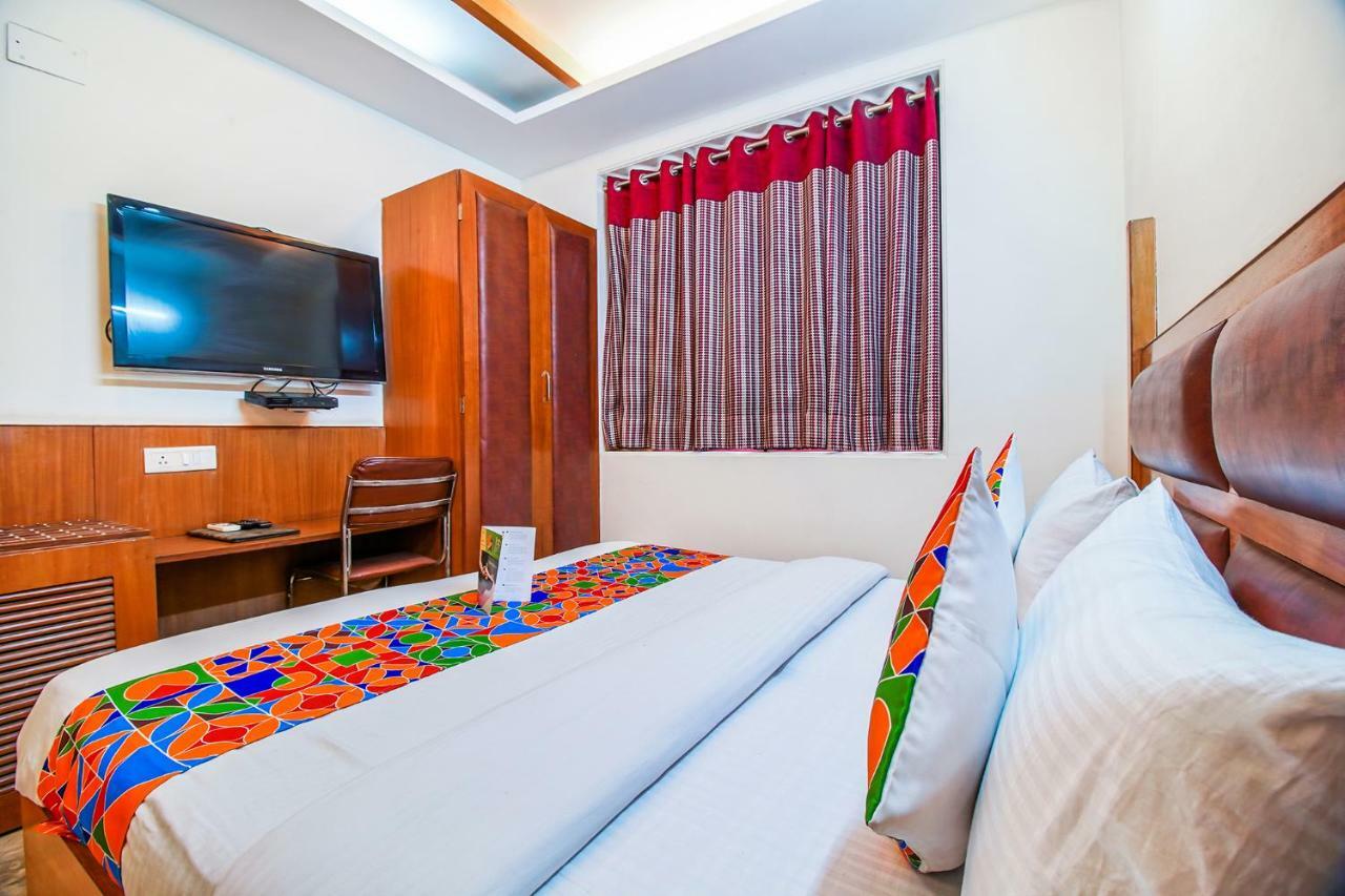 Fabhotel Ashu Palace Karol Bagh Делхи Екстериор снимка
